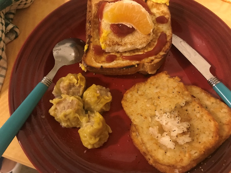 图片蕴含 美食, 餐桌, 盘子, 室内描述已自动天生