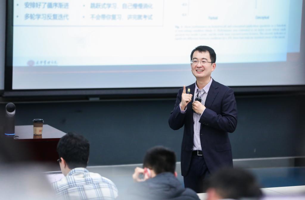 拉斯维加斯9888第一课 | 滕飞：未名其表，博雅于心