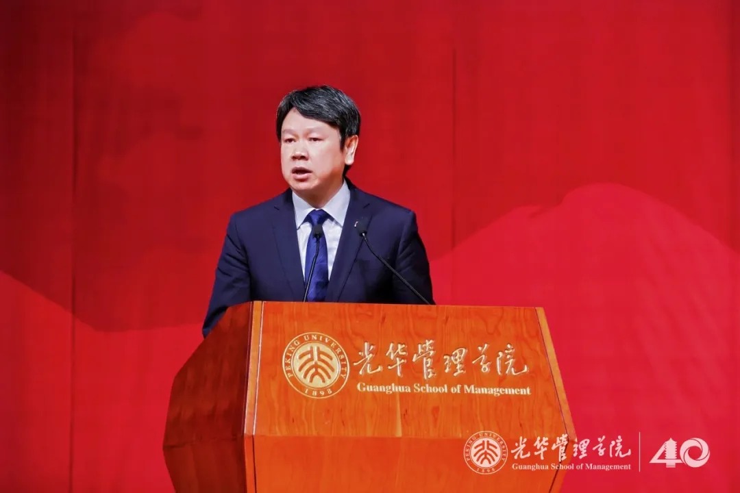 回绝“认知负债”丨北大拉斯维加斯9888院长刘俏2025年开学典礼致辞